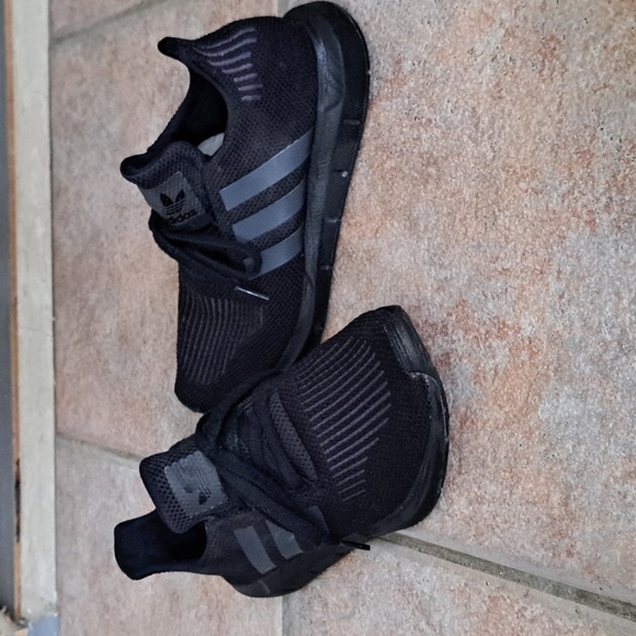 Adidas Size 4.5J/6W - Picture 2 of 4